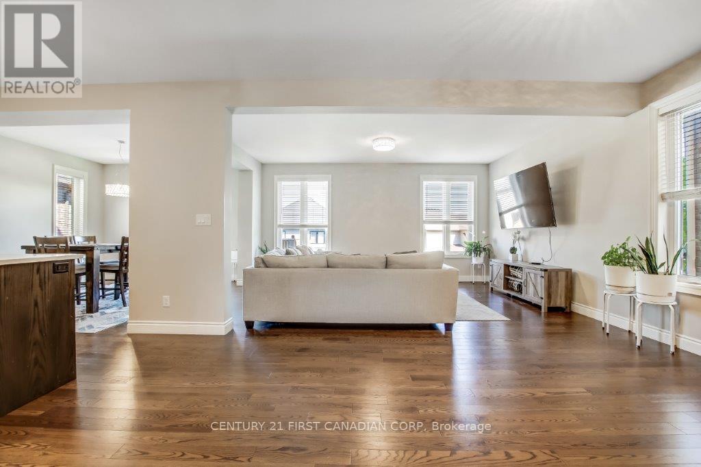 Photo 6 of 2608 Holbrook Drive, London South ON