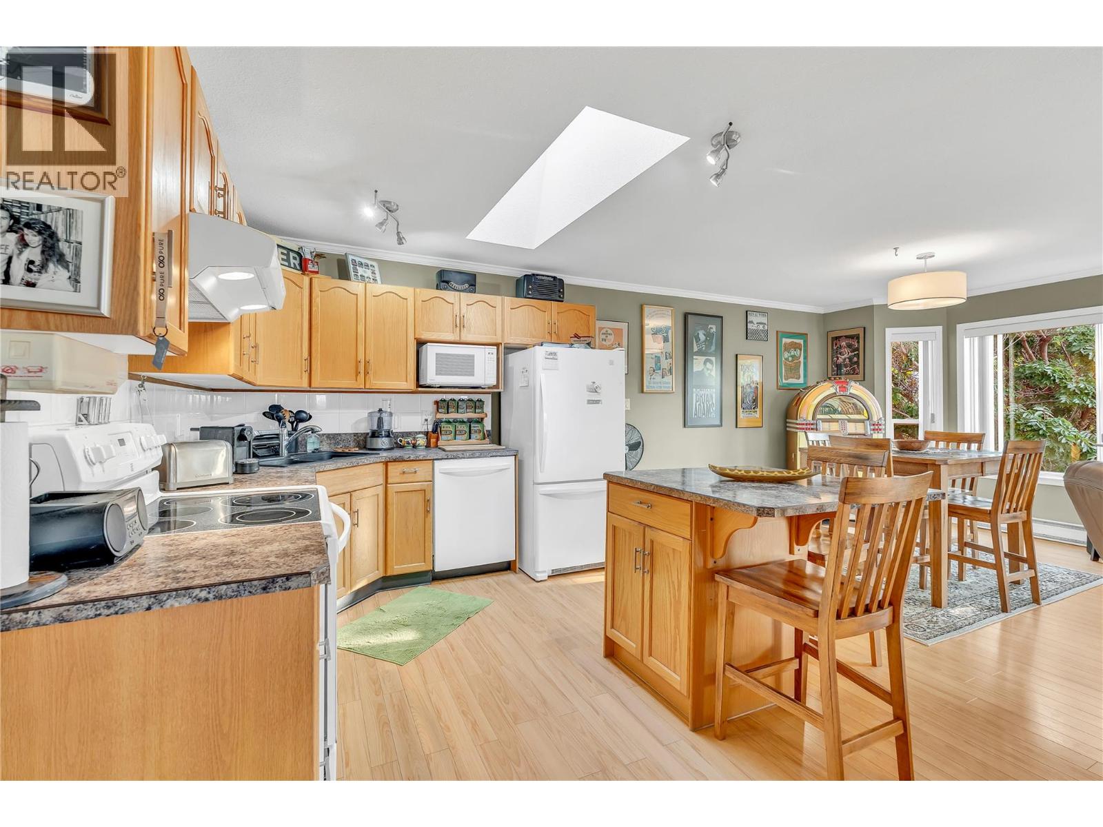 305 102 Van Horne Street, Penticton