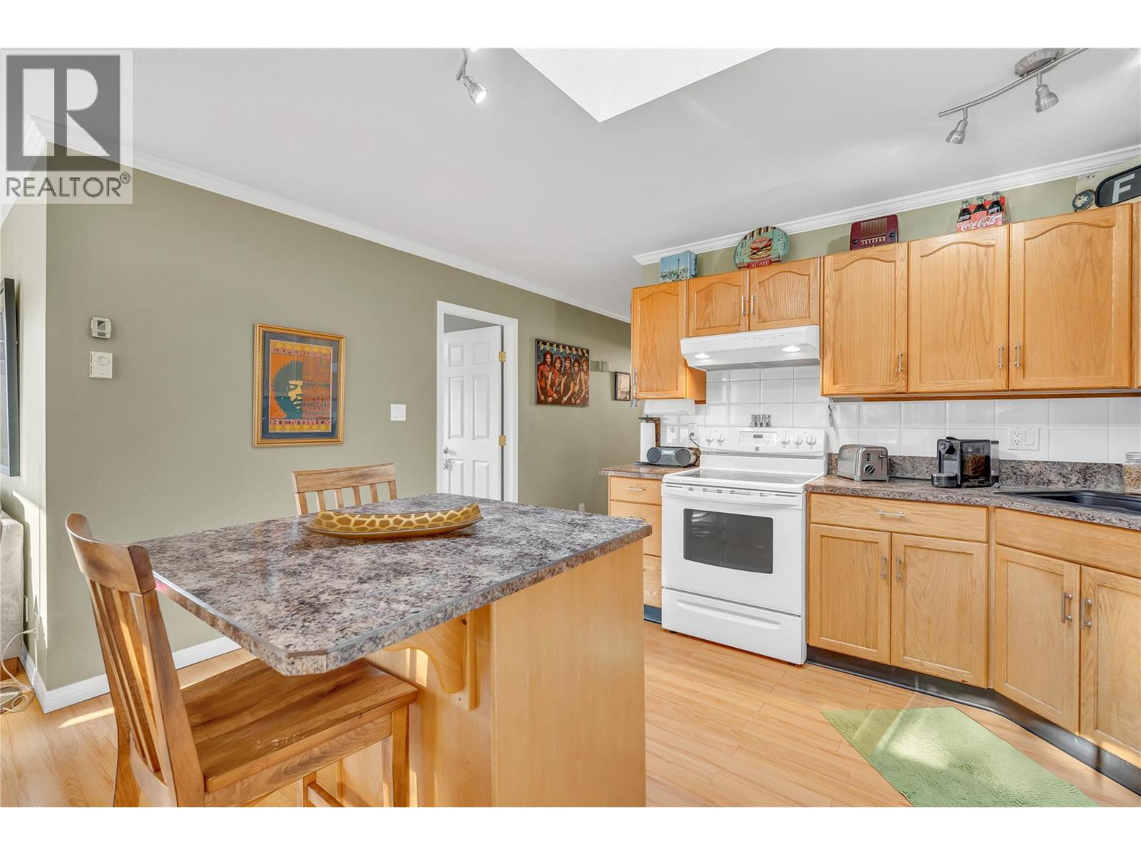 305 102 Van Horne Street, Penticton