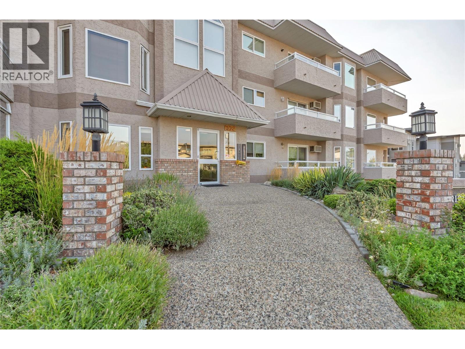 305 102 Van Horne Street, Penticton