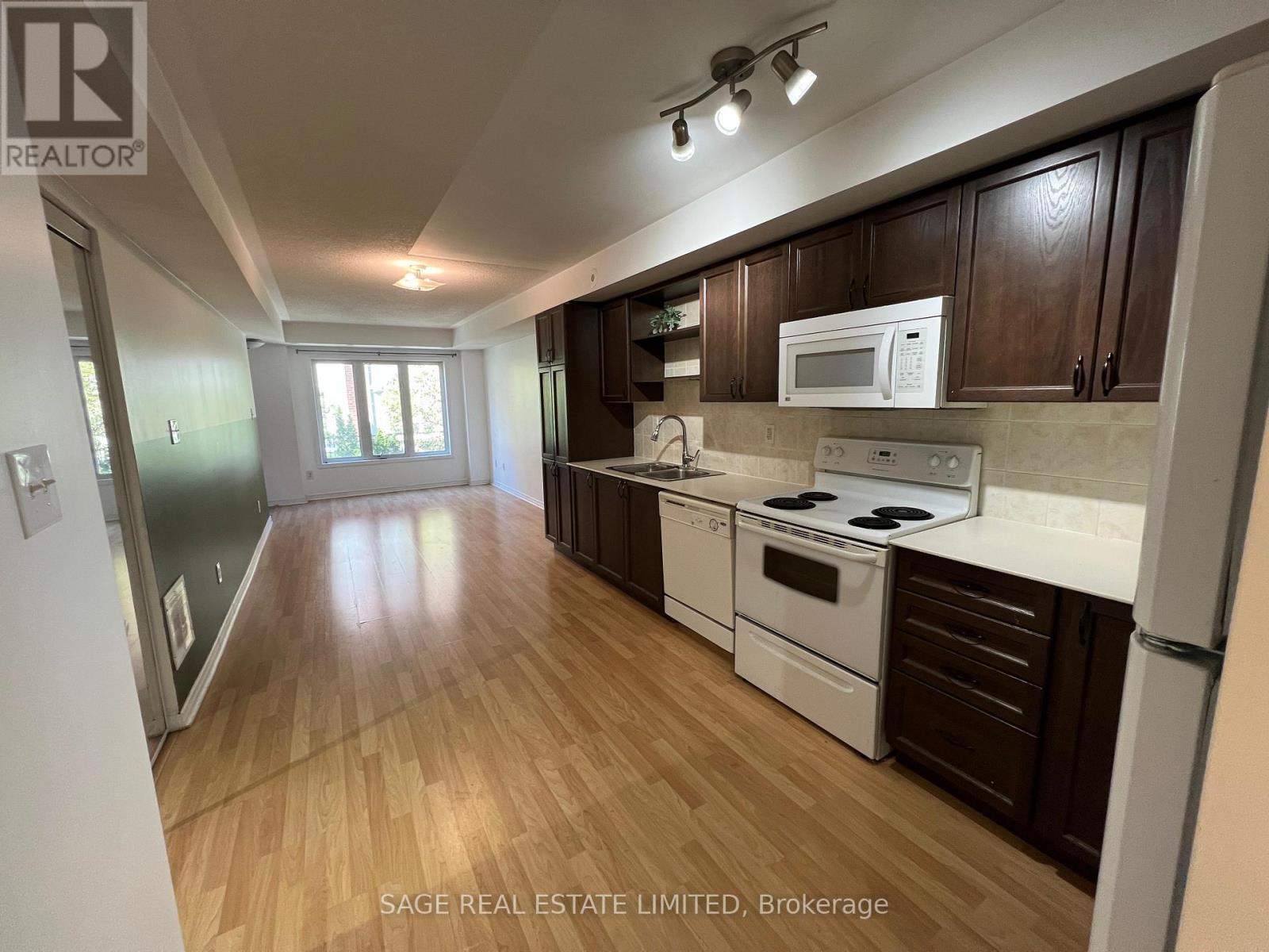 Photo 11 of 7 23 Frances Loring Lane, Toronto ON