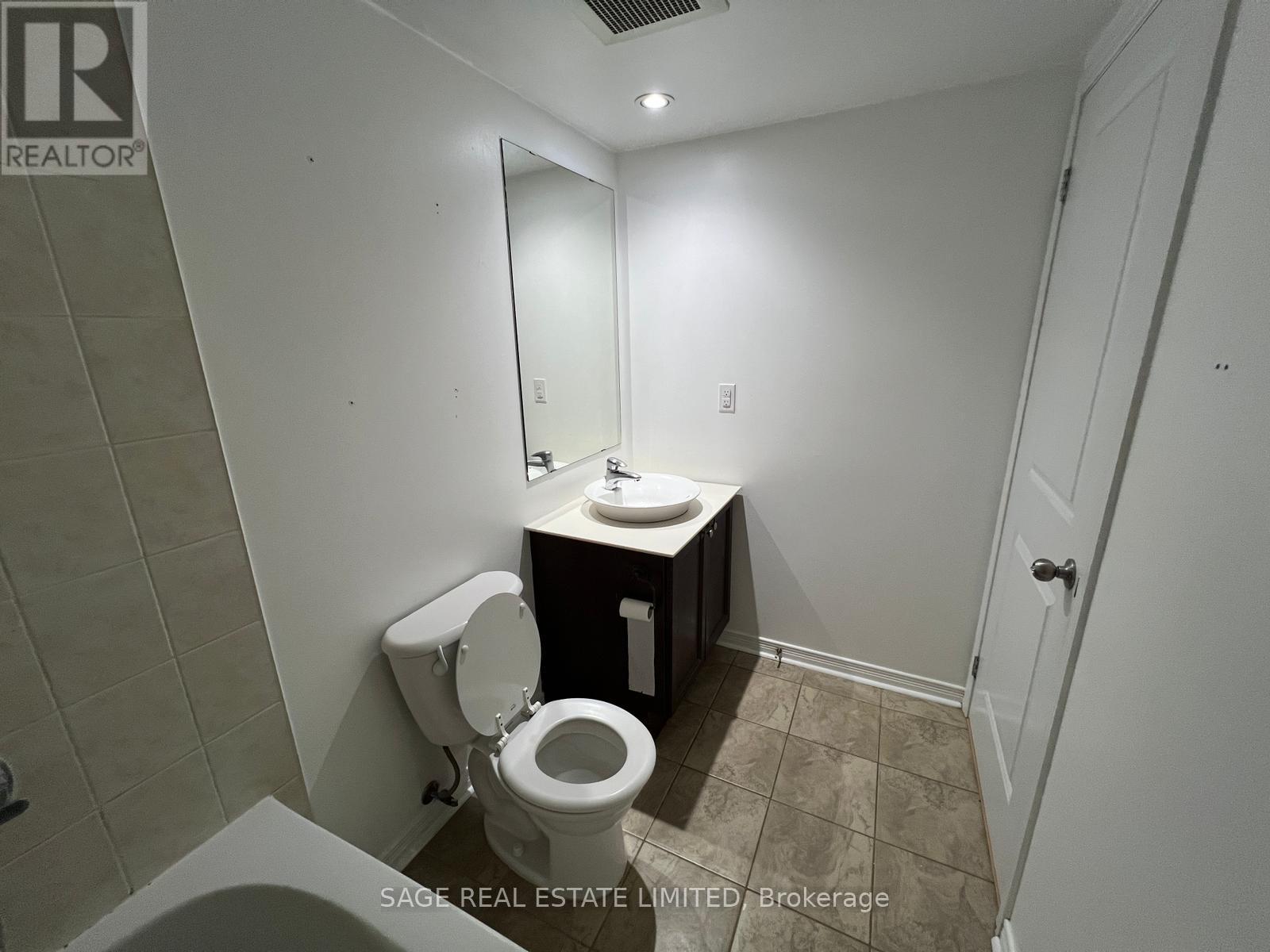 Photo 18 of 7 23 Frances Loring Lane, Toronto ON