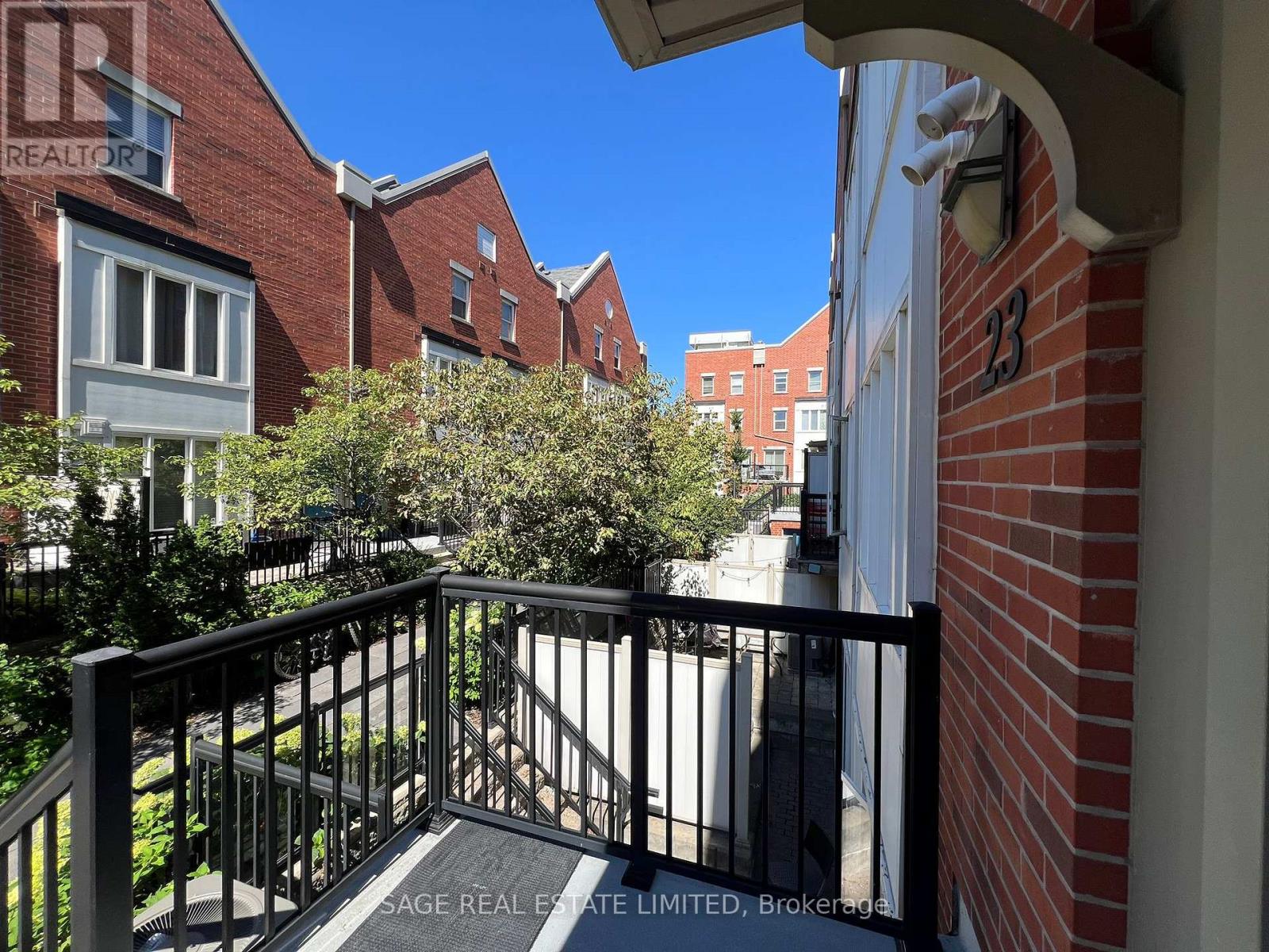 Photo 4 of 7 23 Frances Loring Lane, Toronto ON