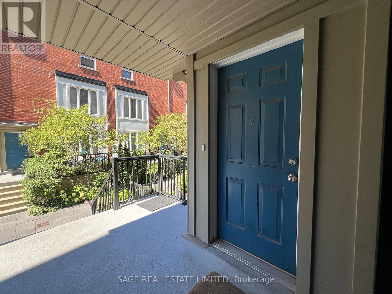 Photo 5 of 7 23 Frances Loring Lane, Toronto ON