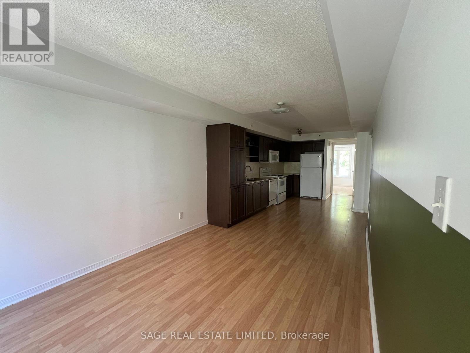 Photo 6 of 7 23 Frances Loring Lane, Toronto ON