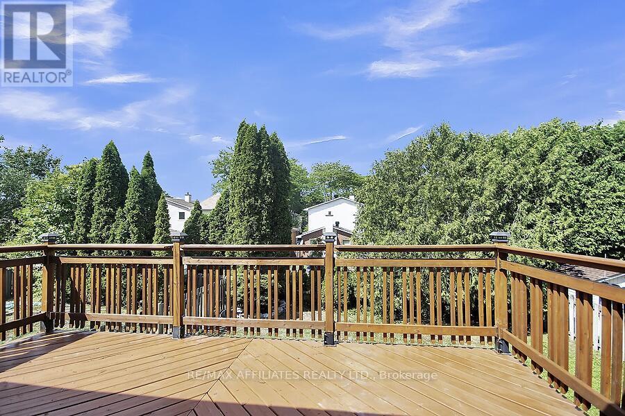 Photo 18 of 23 Tamblyn Crescent, Ottawa ON