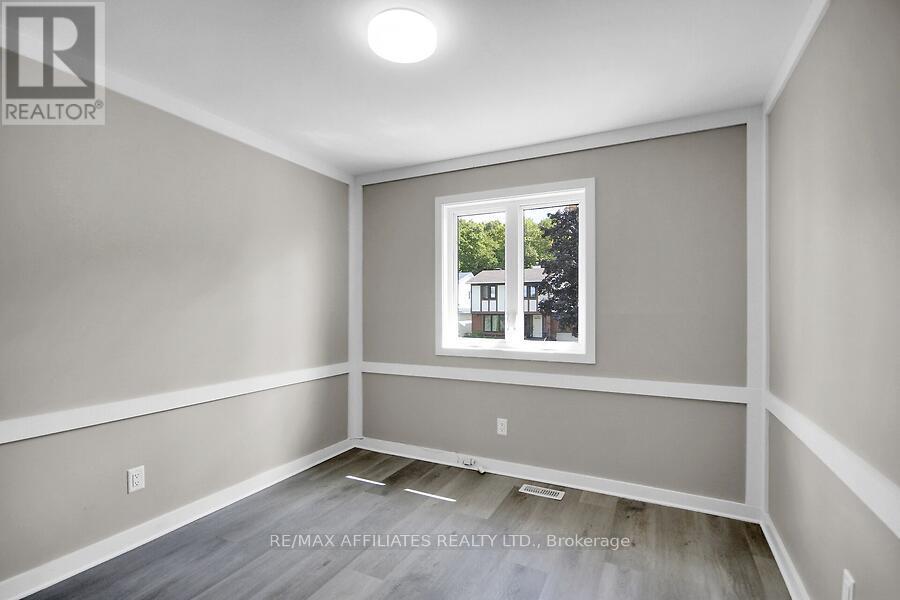 Photo 25 of 23 Tamblyn Crescent, Ottawa ON