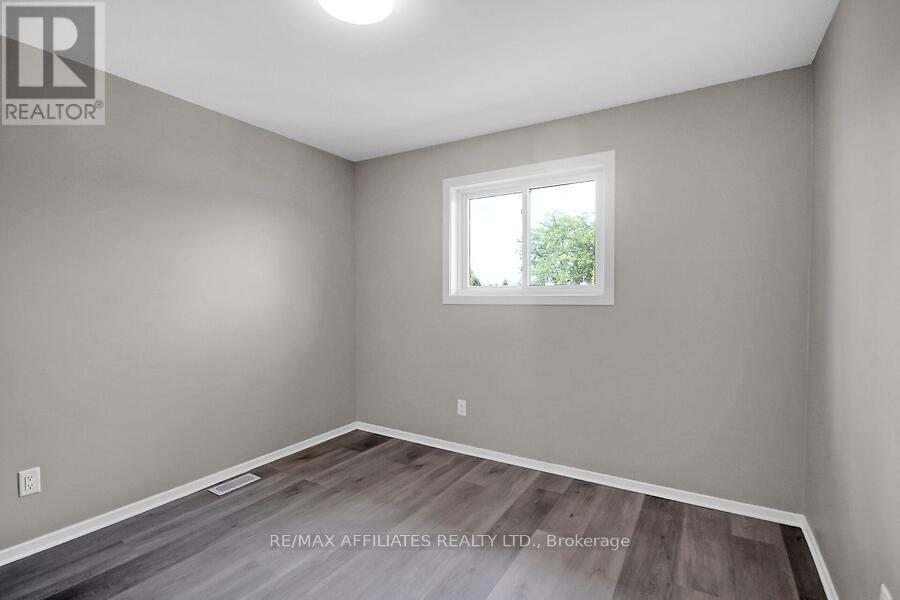 Photo 26 of 23 Tamblyn Crescent, Ottawa ON
