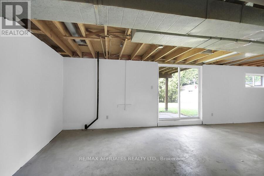 Photo 31 of 23 Tamblyn Crescent, Ottawa ON