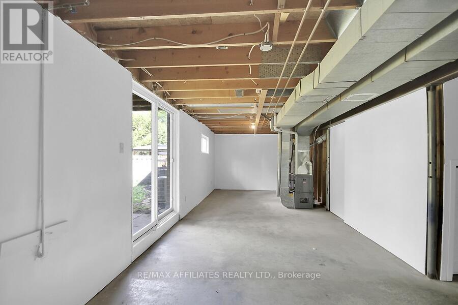 Photo 32 of 23 Tamblyn Crescent, Ottawa ON