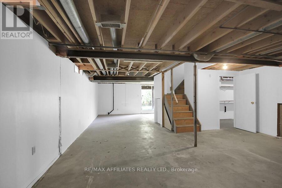 Photo 33 of 23 Tamblyn Crescent, Ottawa ON