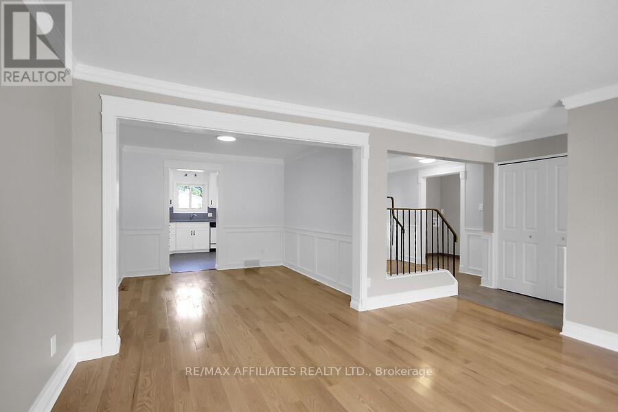 Photo 9 of 23 Tamblyn Crescent, Ottawa ON