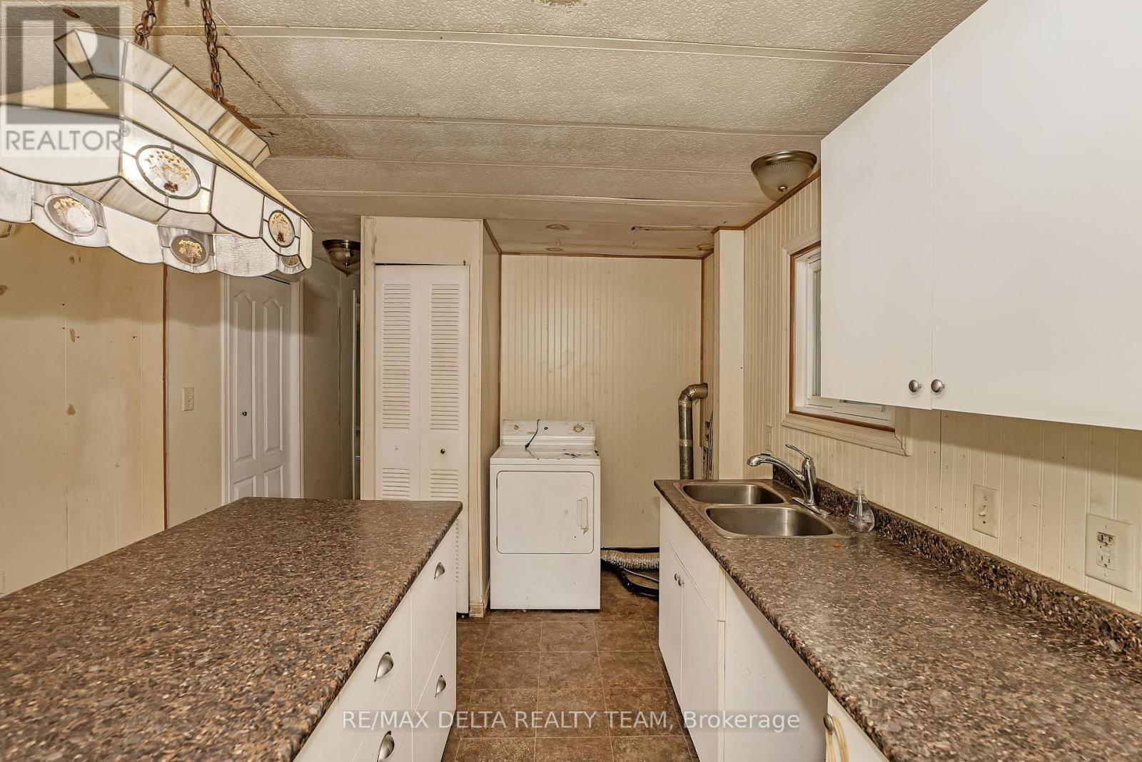 Photo 10 of 25 Fringewood Drive, Ottawa ON