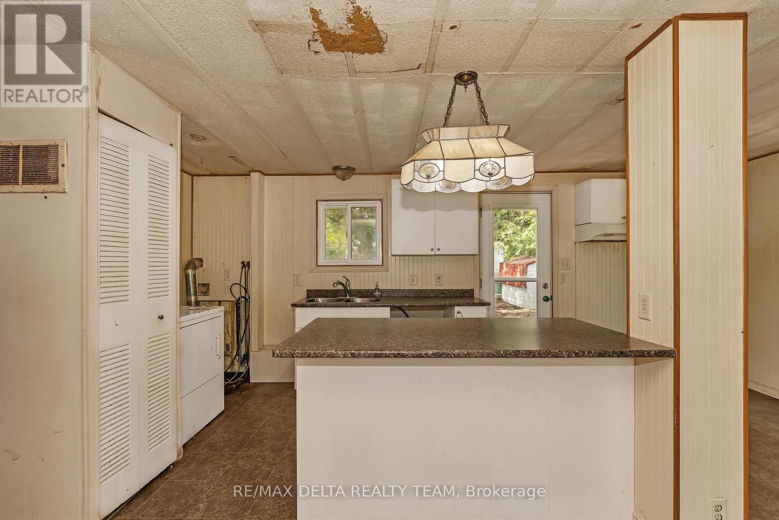 Photo 11 of 25 Fringewood Drive, Ottawa ON