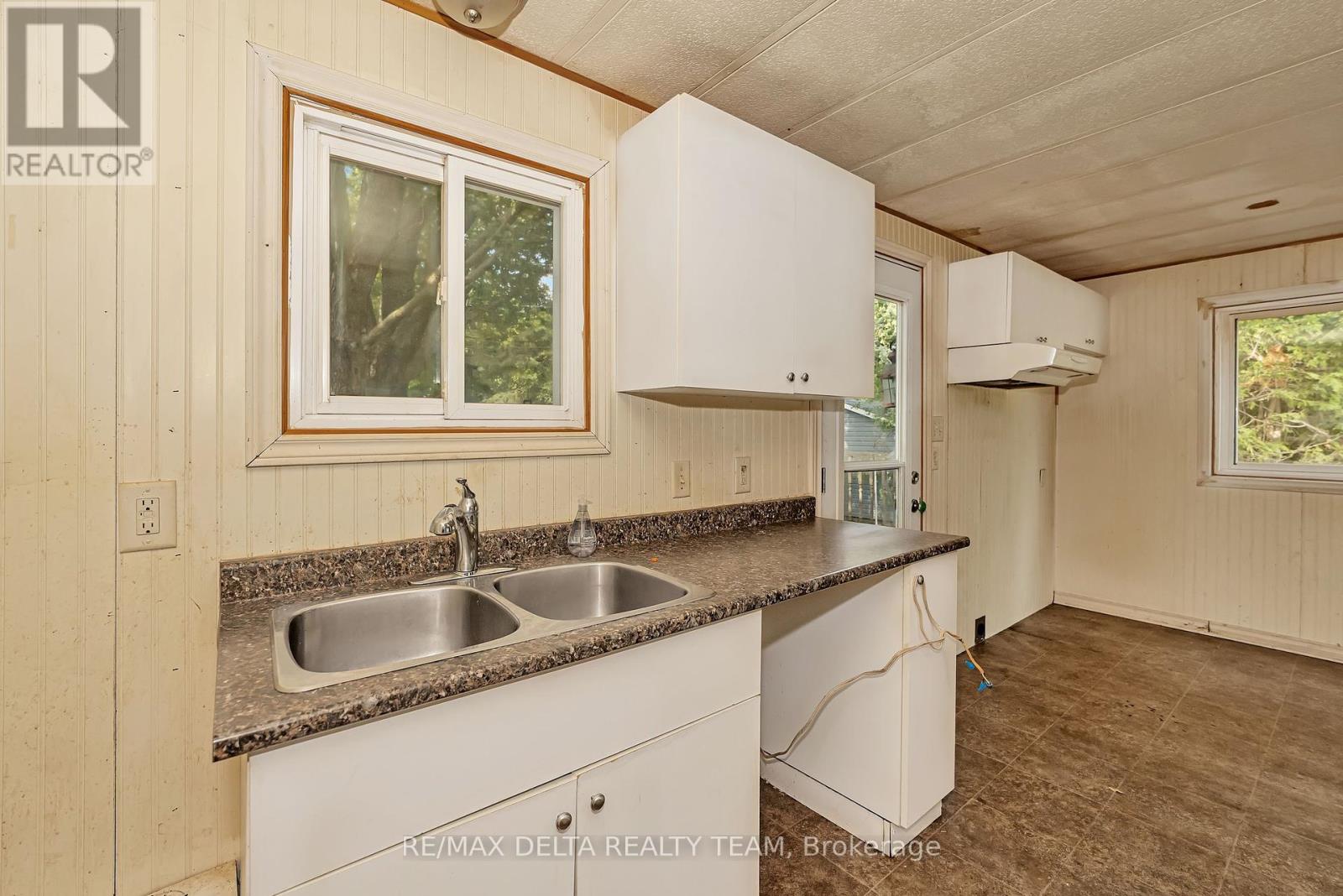 Photo 12 of 25 Fringewood Drive, Ottawa ON