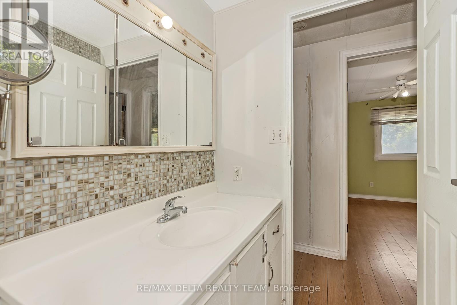 Photo 19 of 25 Fringewood Drive, Ottawa ON