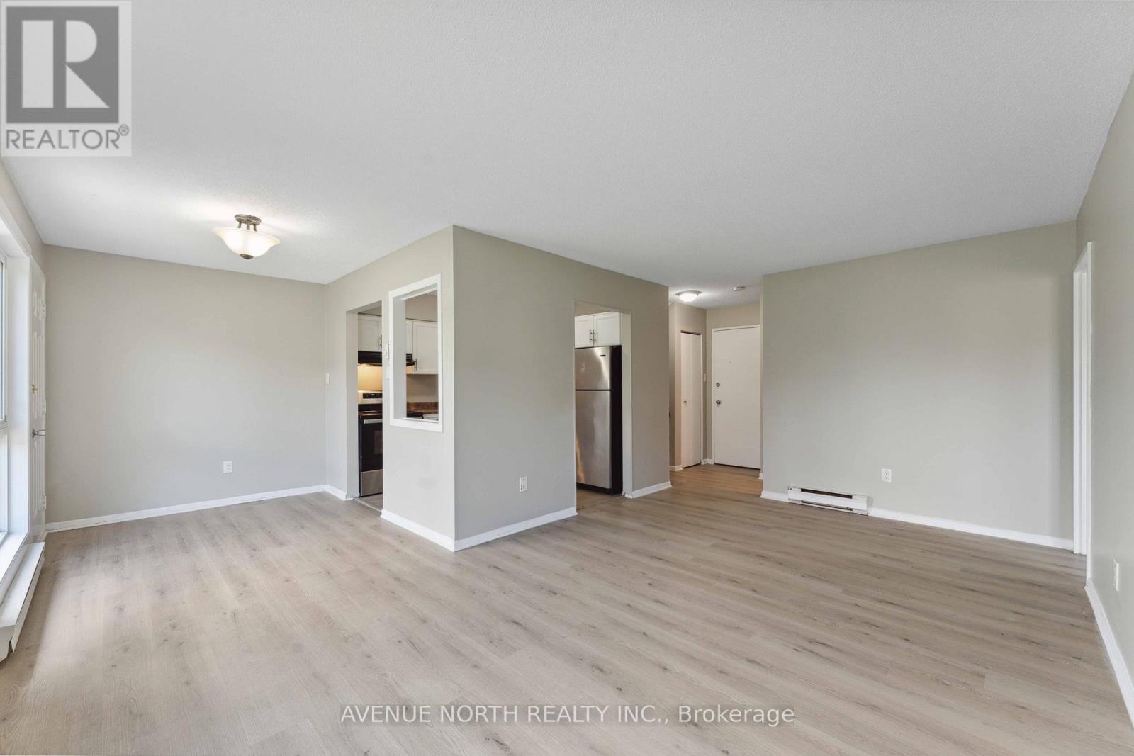 Photo 10 of 34 J 1958 Jasmine Crescent, Ottawa ON