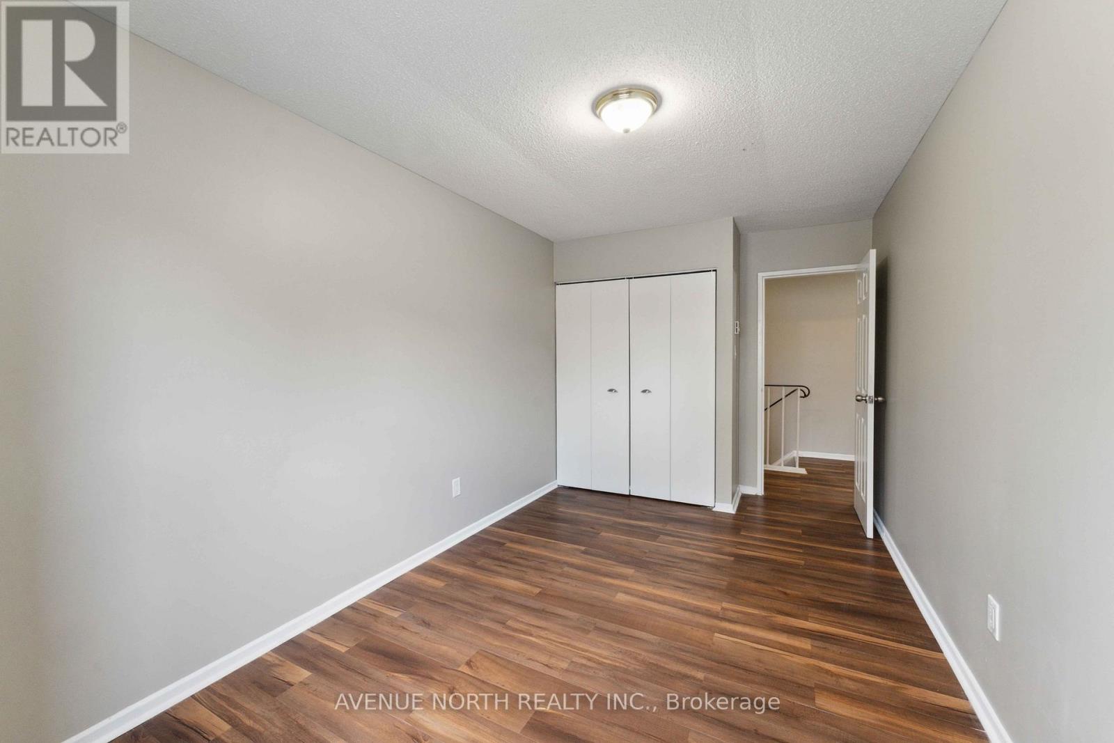 Photo 13 of 34 J 1958 Jasmine Crescent, Ottawa ON