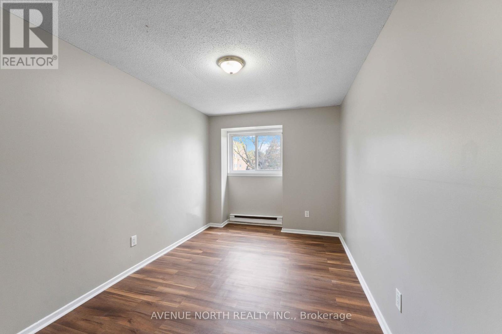 Photo 15 of 34 J 1958 Jasmine Crescent, Ottawa ON