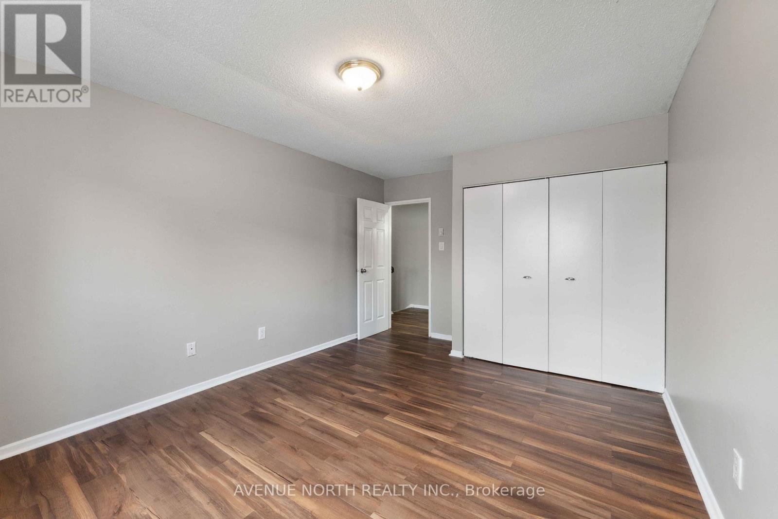Photo 17 of 34 J 1958 Jasmine Crescent, Ottawa ON