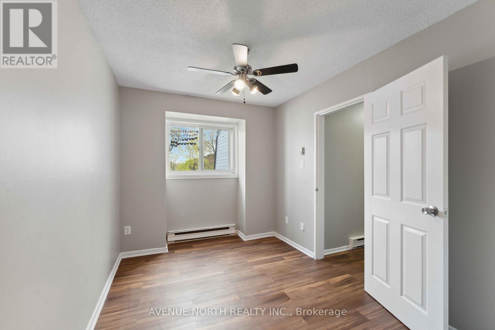 Photo 21 of 34 J 1958 Jasmine Crescent, Ottawa ON