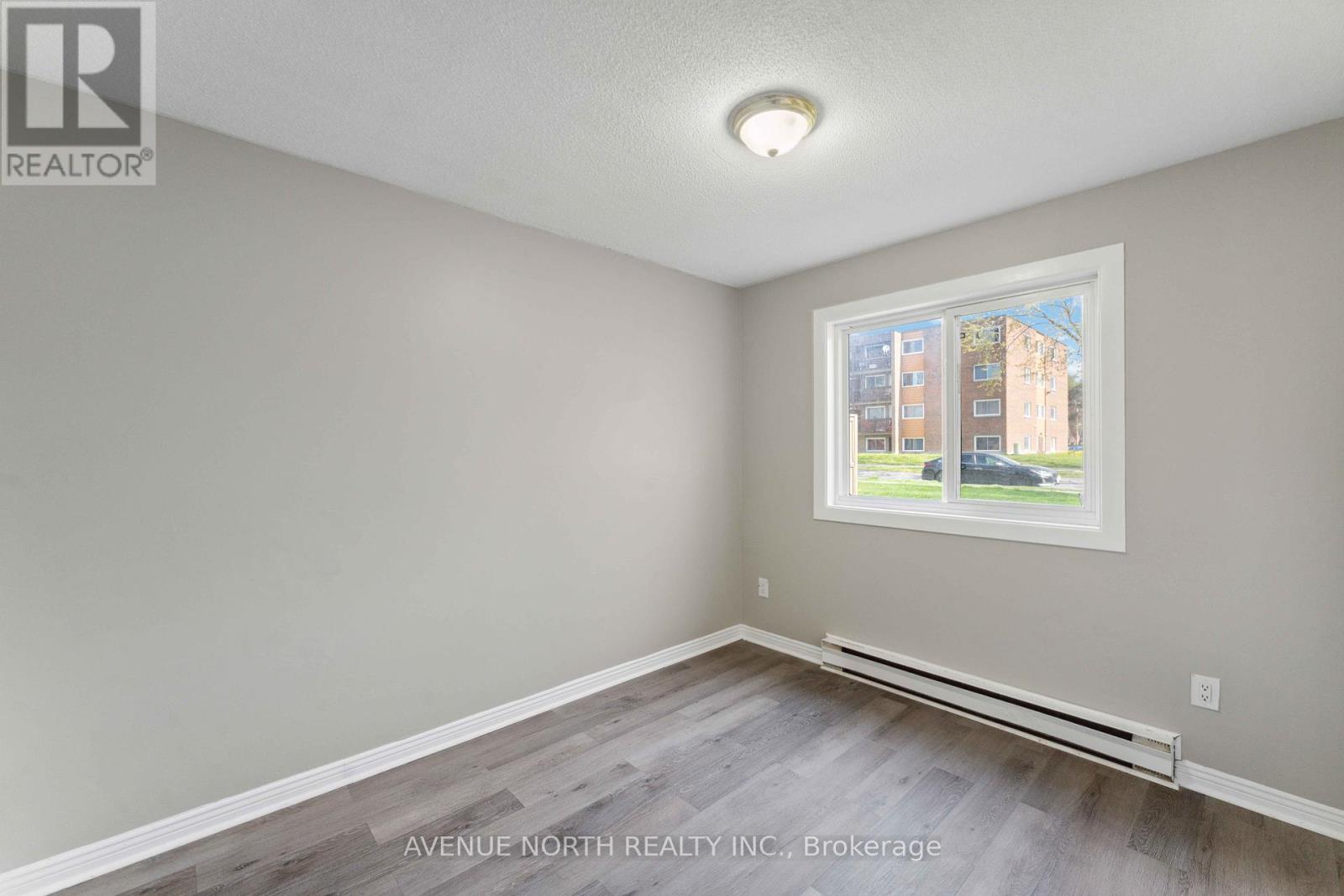 Photo 25 of 34 J 1958 Jasmine Crescent, Ottawa ON