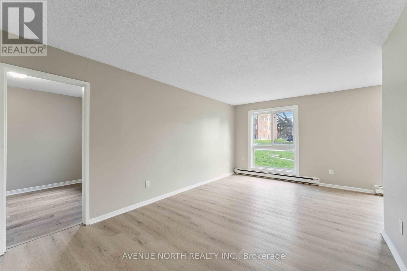 Photo 9 of 34 J 1958 Jasmine Crescent, Ottawa ON