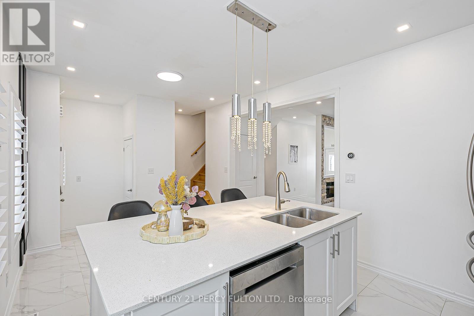 Photo 12 of 29 Vettese Court, Markham ON