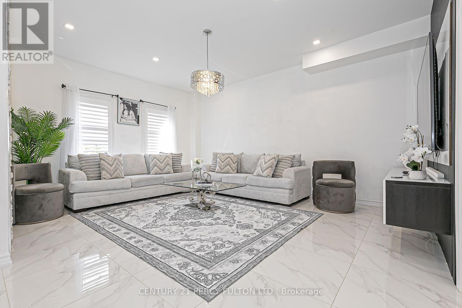 Photo 13 of 29 Vettese Court, Markham ON