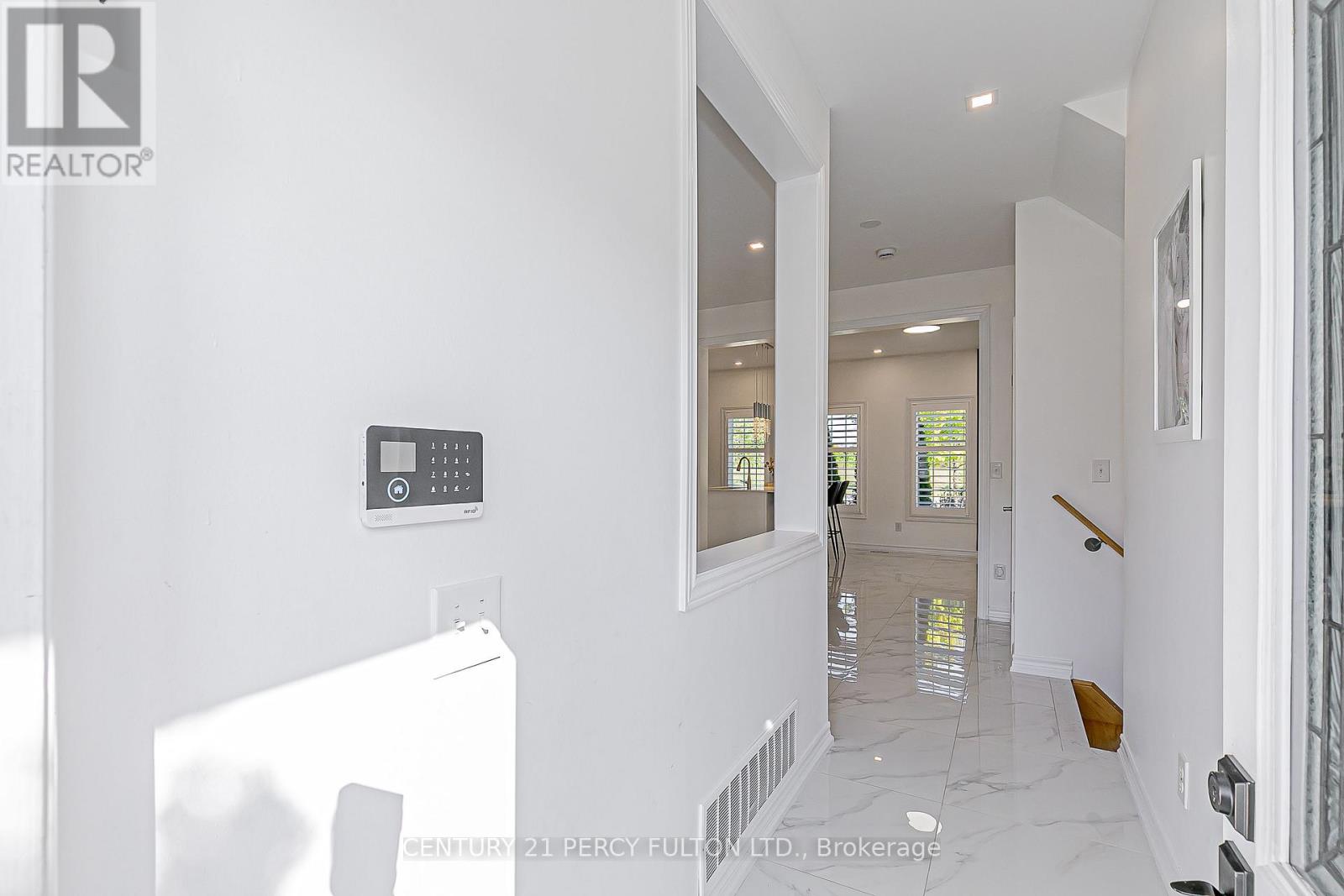 Photo 16 of 29 Vettese Court, Markham ON
