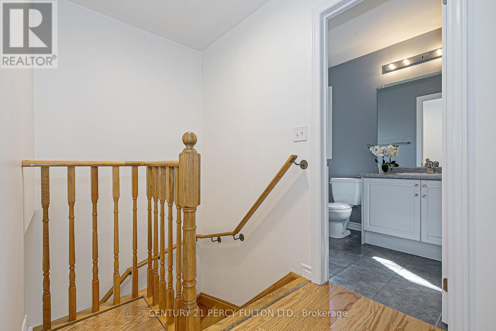 Photo 19 of 29 Vettese Court, Markham ON