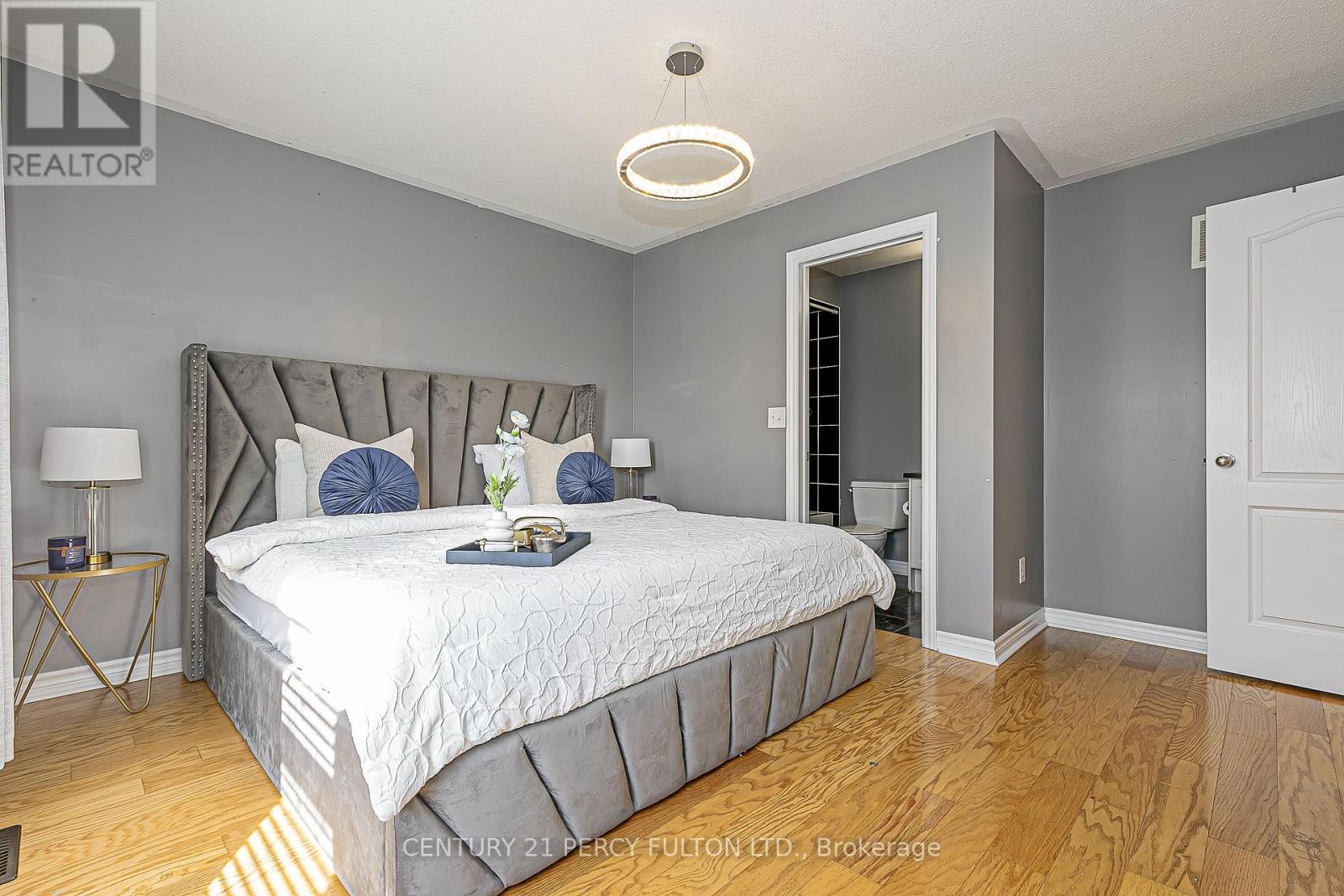 Photo 21 of 29 Vettese Court, Markham ON
