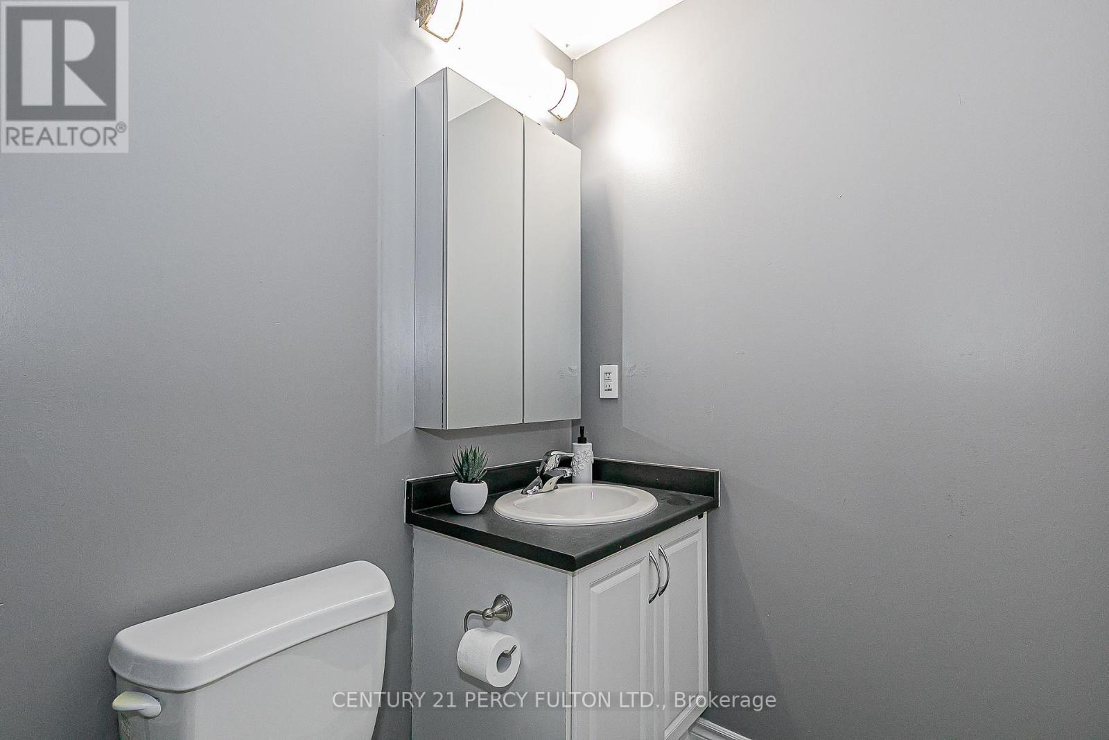 Photo 24 of 29 Vettese Court, Markham ON