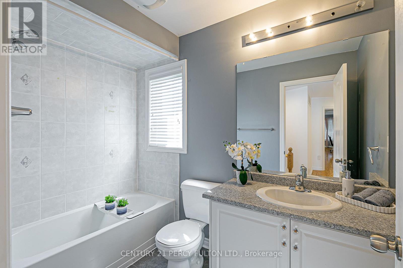 Photo 31 of 29 Vettese Court, Markham ON