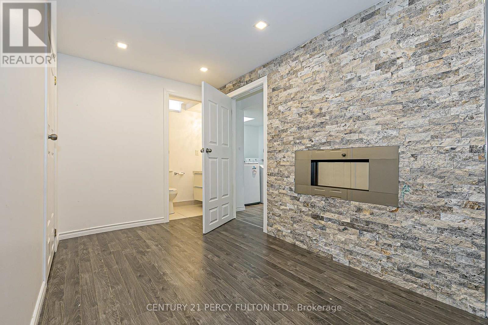 Photo 38 of 29 Vettese Court, Markham ON
