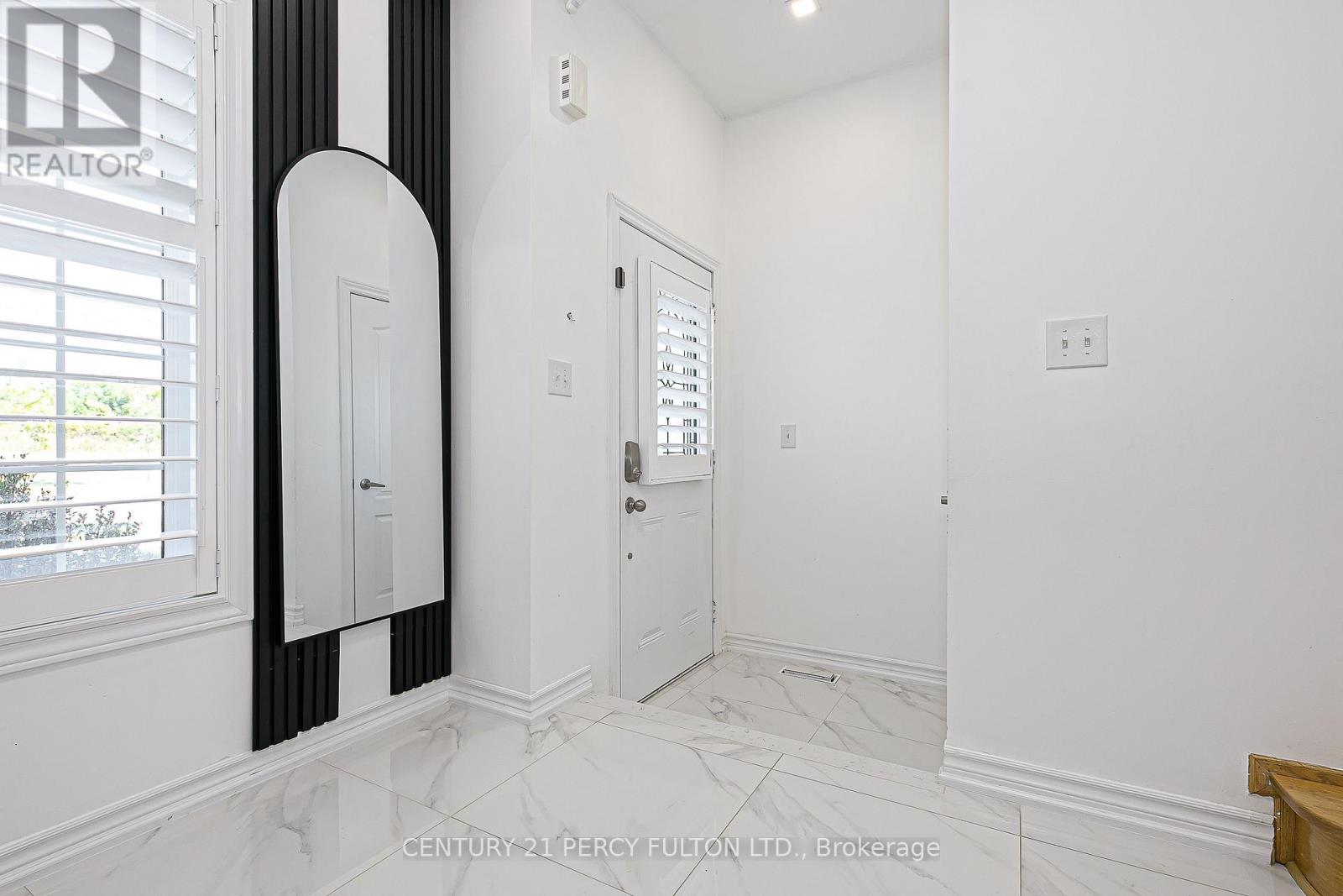 Photo 6 of 29 Vettese Court, Markham ON