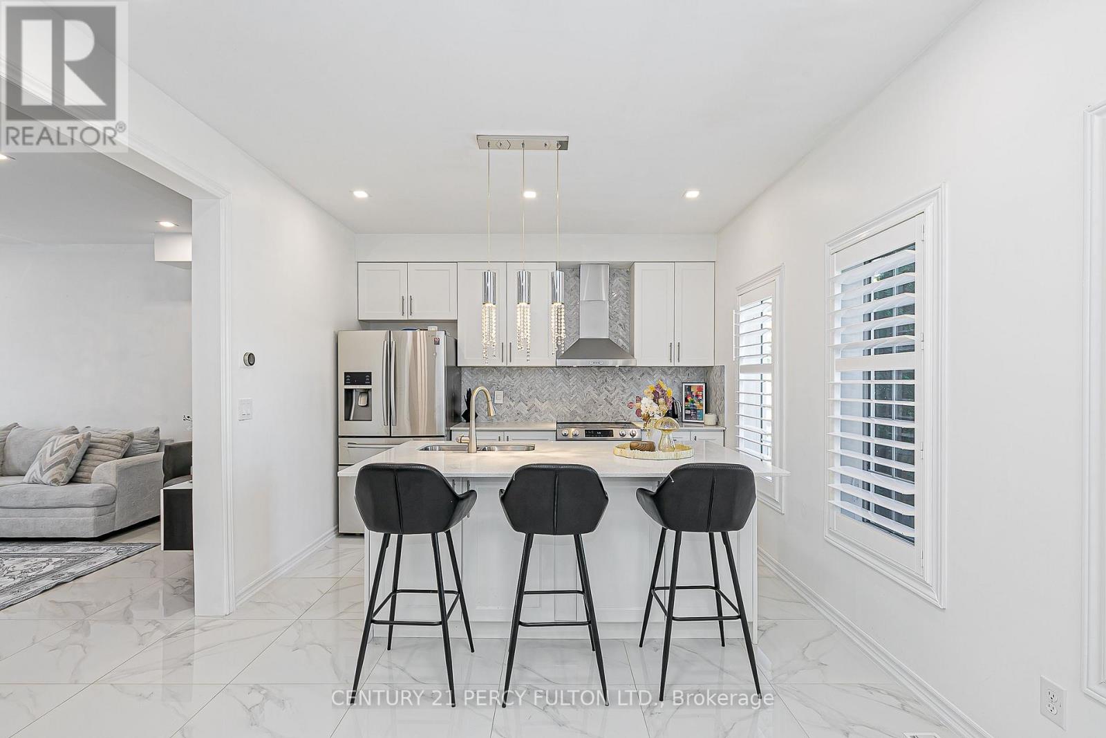 Photo 7 of 29 Vettese Court, Markham ON