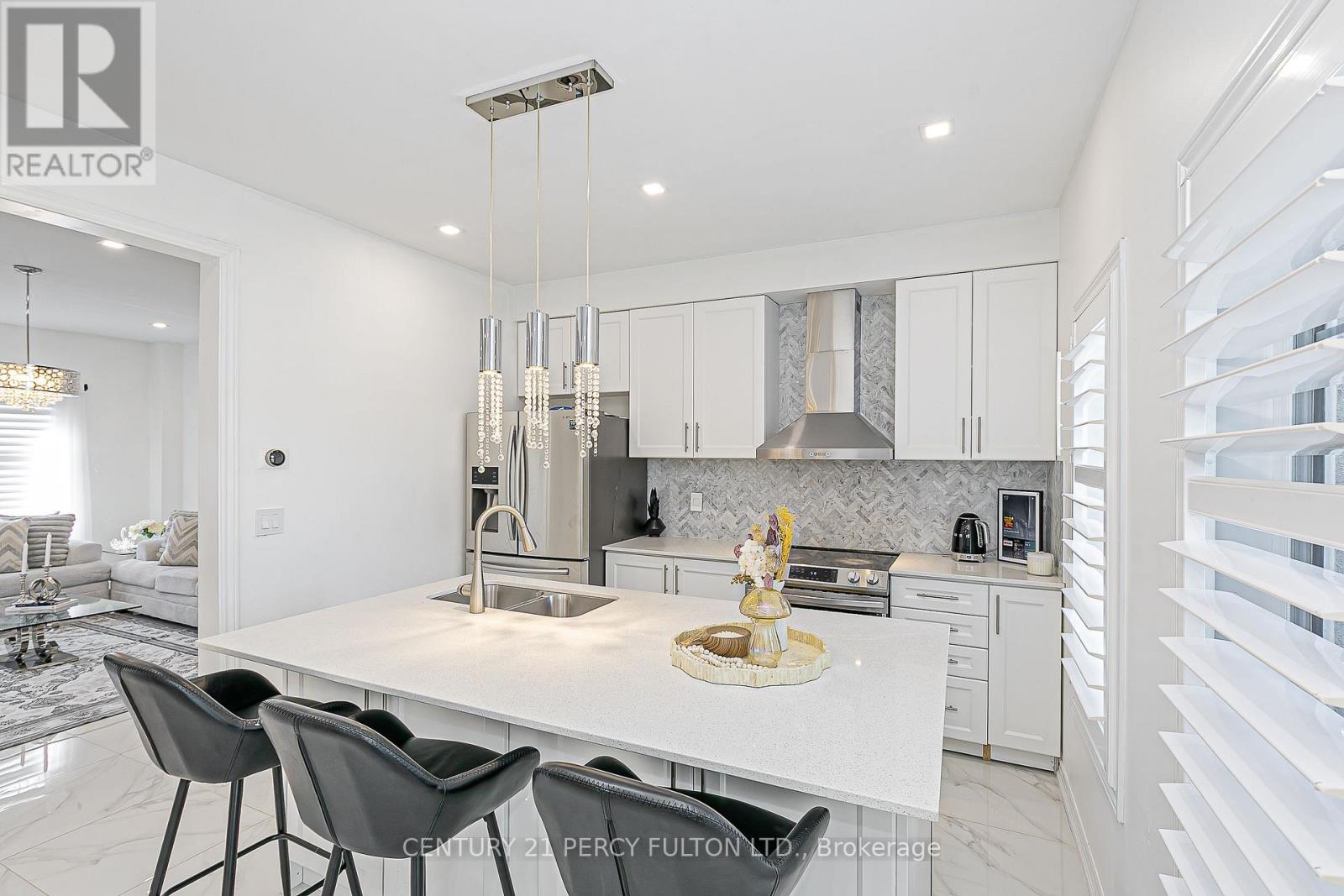 Photo 9 of 29 Vettese Court, Markham ON