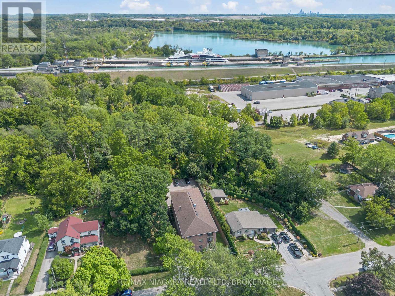 Photo 2 of 302 78 Welland Street N, Thorold ON