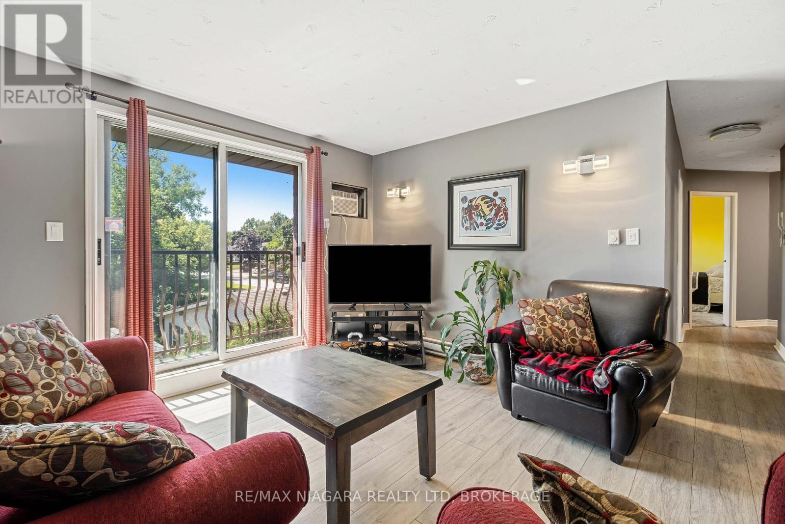 Photo 5 of 302 78 Welland Street N, Thorold ON