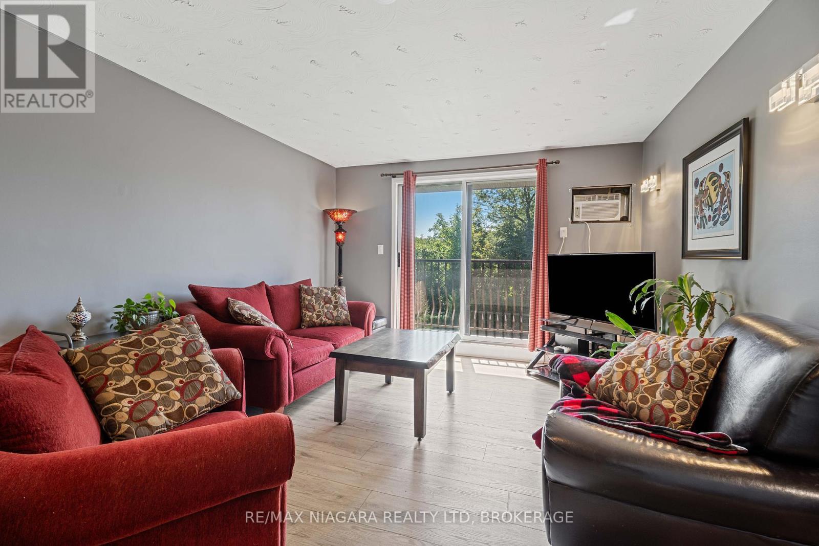 Photo 6 of 302 78 Welland Street N, Thorold ON