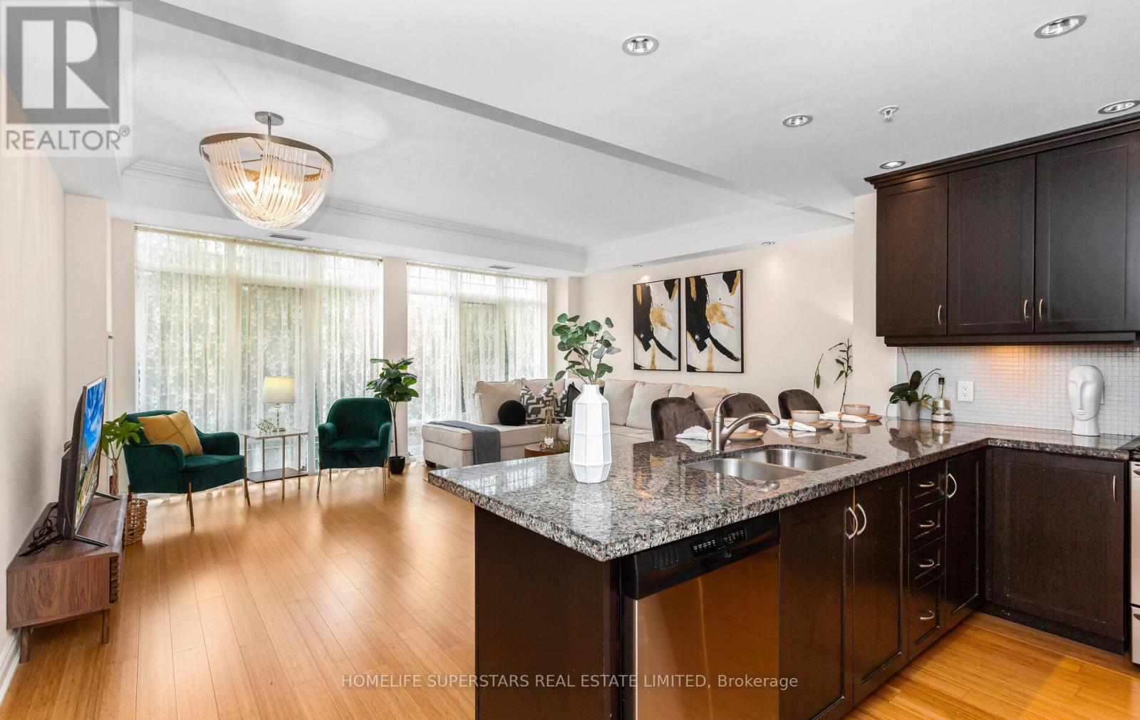 Photo 15 of 302 205 Lakeshore Road W, Oakville ON