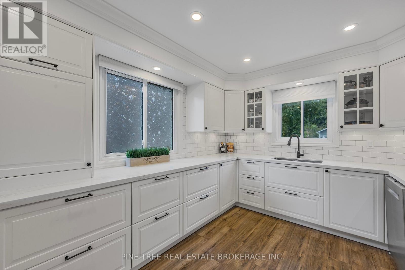 Photo 10 of 85 Elizabeth Street, Barrie ON