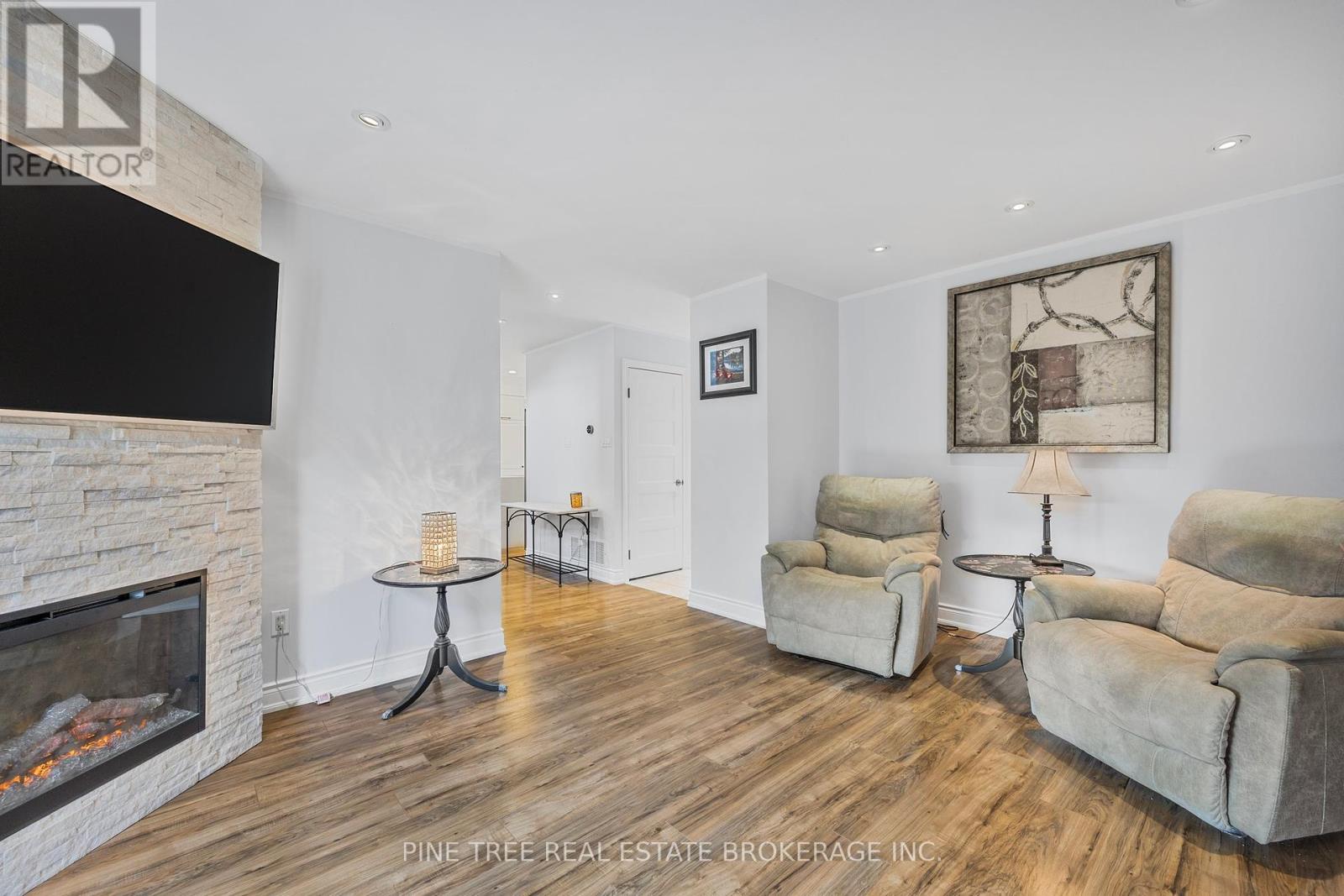 Photo 14 of 85 Elizabeth Street, Barrie ON