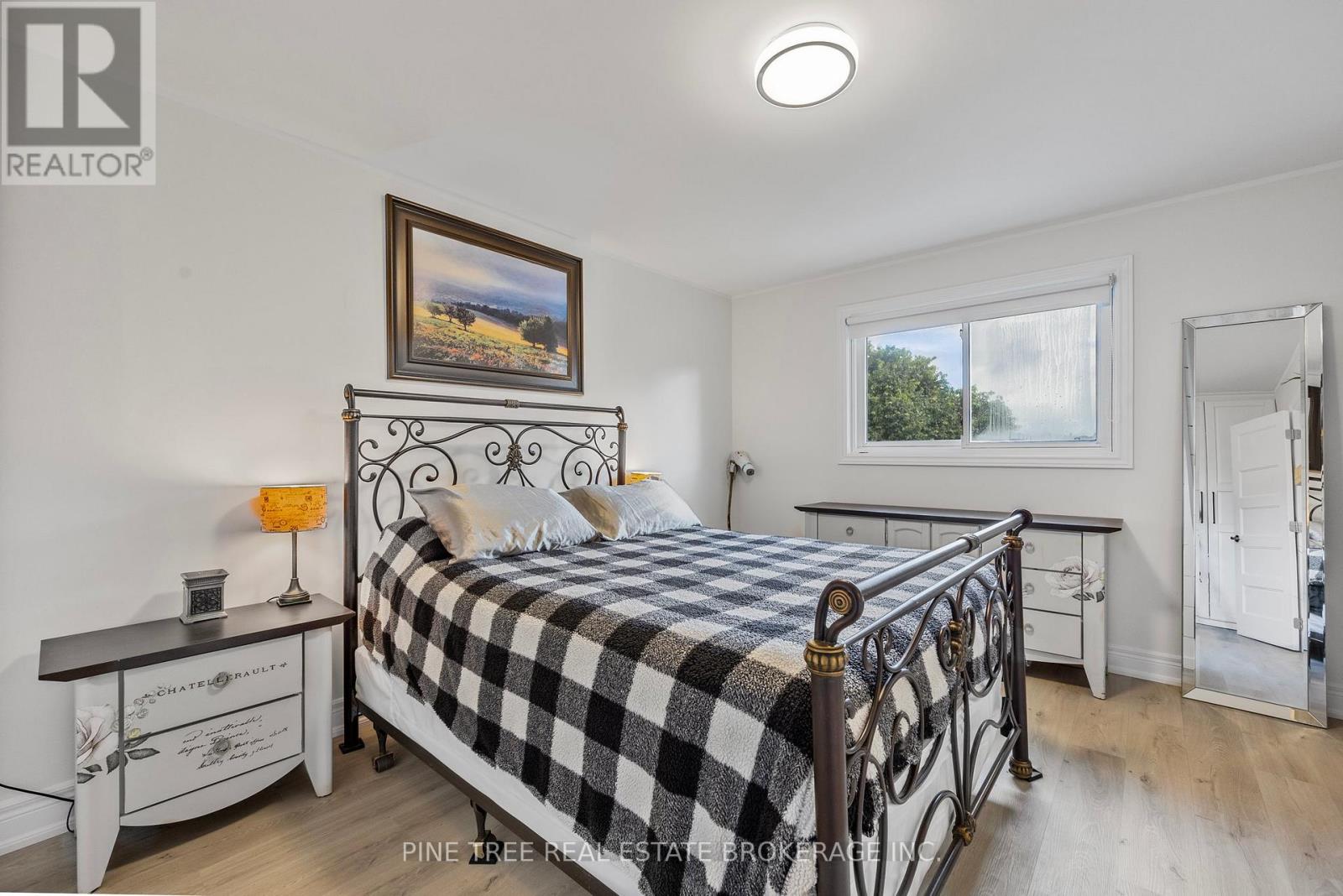 Photo 19 of 85 Elizabeth Street, Barrie ON