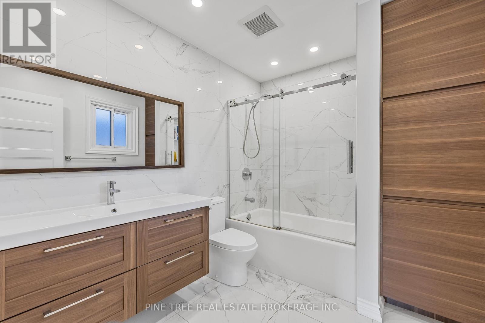 Photo 20 of 85 Elizabeth Street, Barrie ON