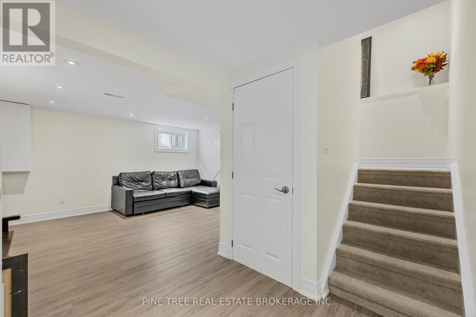 Photo 24 of 85 Elizabeth Street, Barrie ON