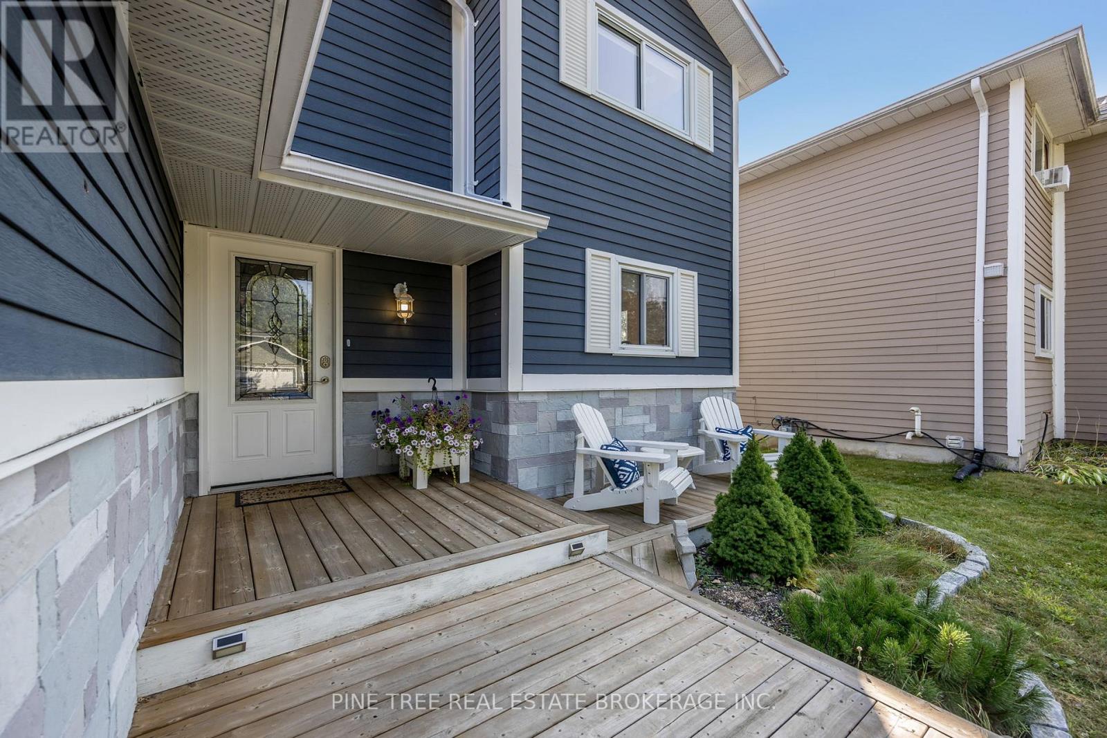 Photo 3 of 85 Elizabeth Street, Barrie ON