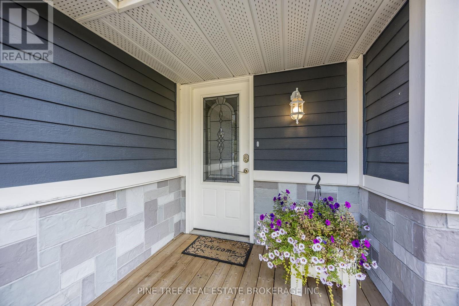 Photo 4 of 85 Elizabeth Street, Barrie ON