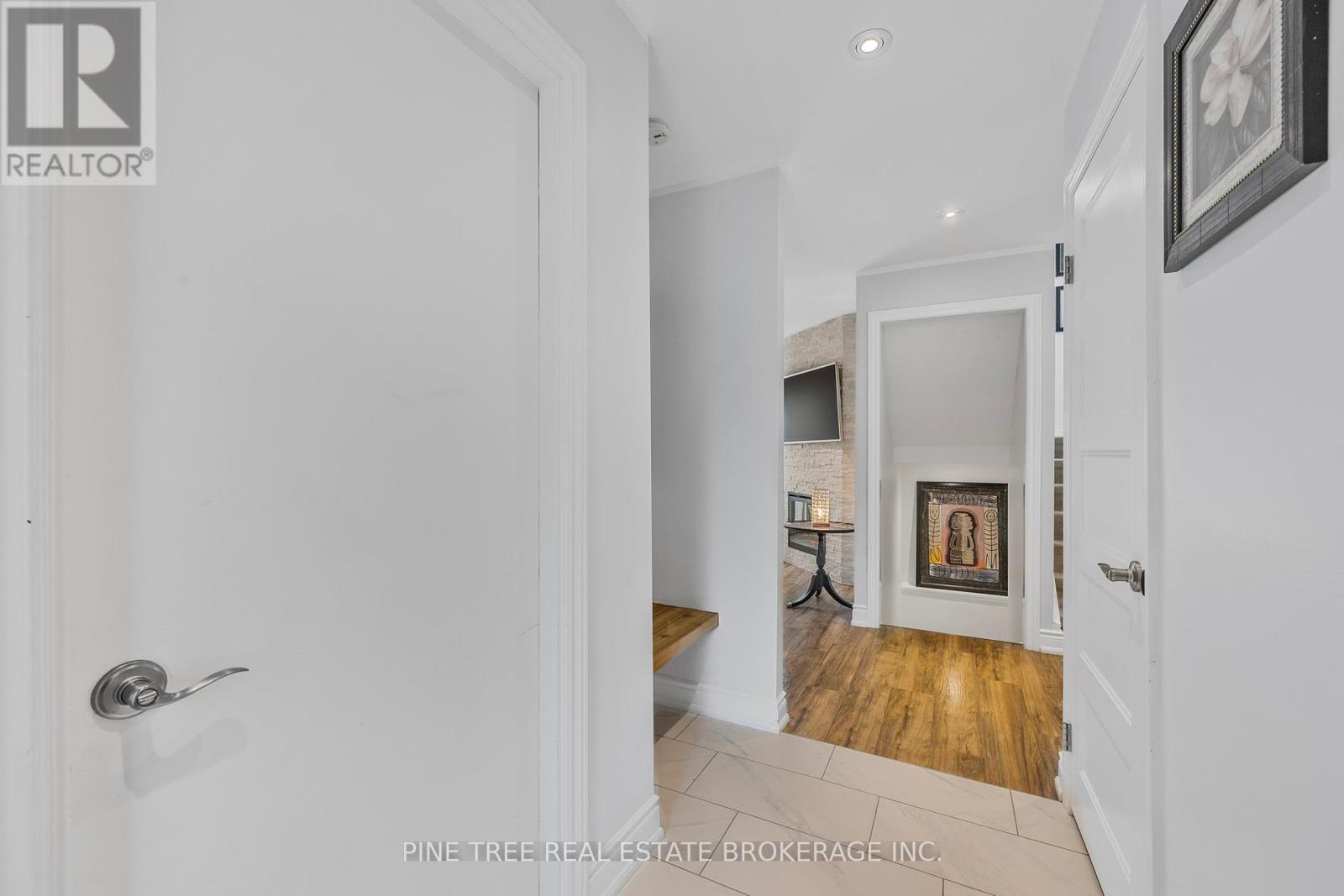 Photo 5 of 85 Elizabeth Street, Barrie ON